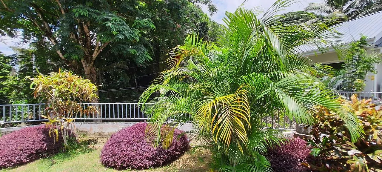 Le Chant De Merle Self -Catering Studios And Apartments Mahe Island